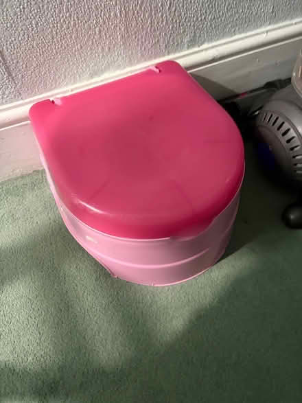 Photo of free Lidded potty - potty training (LE3) #1