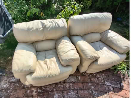 Photo of free Cream sofa and 2 armchairs (Polegate BN26) #1