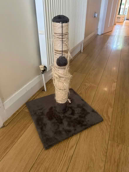 Photo of free Car scratcher post (Ilford) #1