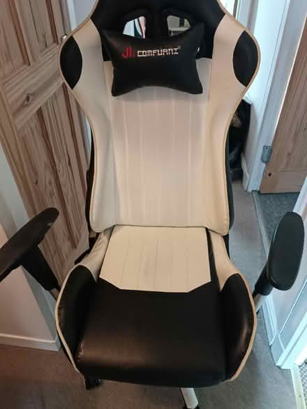 Photo of free Desk/Gaming Chair (Muirend G43) #1
