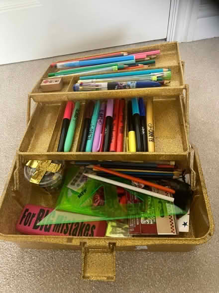 Photo of free Gold plastic art box (Nash MK17) #3