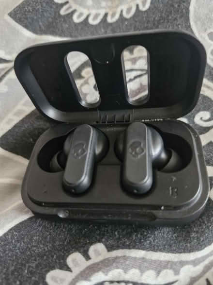 Photo of free Ear pods (Grove Park SE9) #1