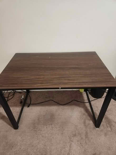 Photo of free Office desk (Near Toluca lake) #1