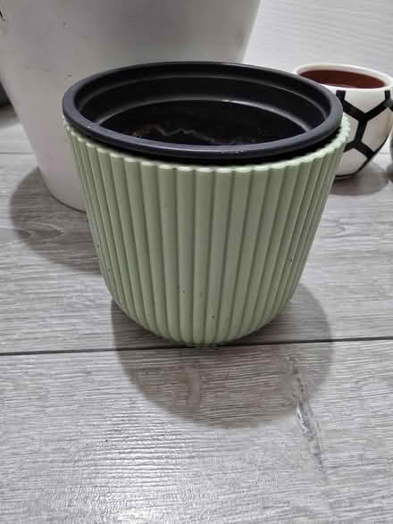Photo of free Mix of plant pots (Copthorne RH10) #4