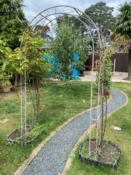 Photo of free Garden Arch - metal assembled (KT9 Chessington) #2