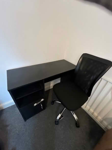 Photo of free Black desk an chair (Liverpool L5) #1