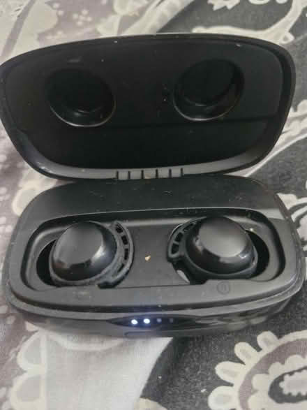 Photo of free Ear pods (Grove Park SE9) #1