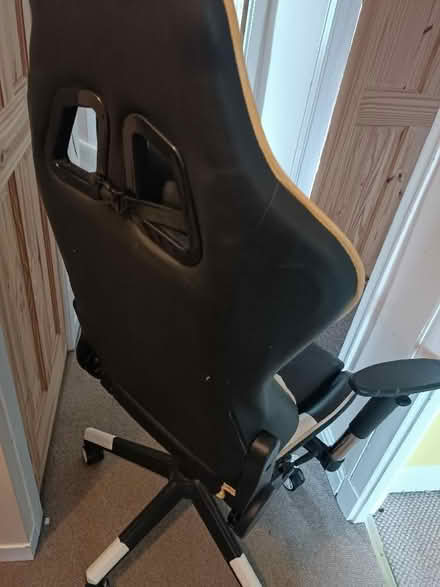 Photo of free Desk/Gaming Chair (Muirend G43) #2