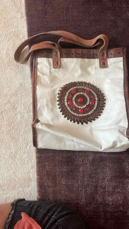 Photo of free Beautiful leather shoulder bag (Lavender Hill SW11) #1