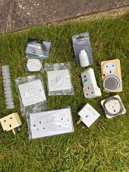 Photo of free electrical sockets and bits (UpperHale GU9) #1