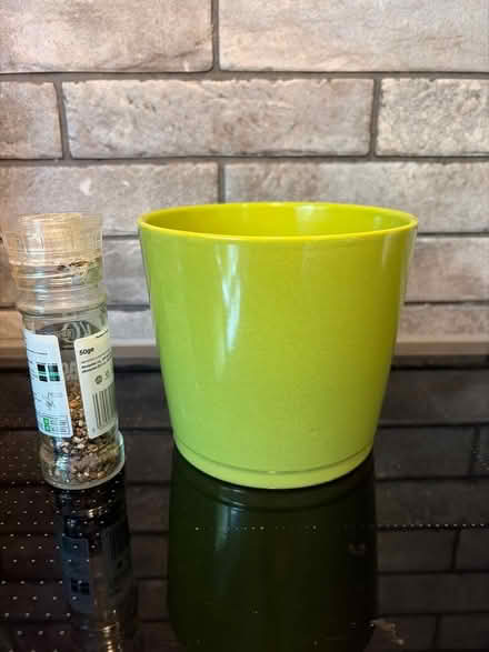 Photo of free Lime green plant pot (Tilehurst RG30) #1