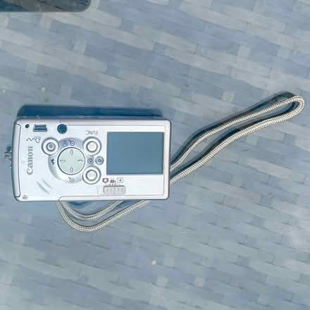 Photo of free CANON Digital Camera & charger (Wetherby LS22) #4