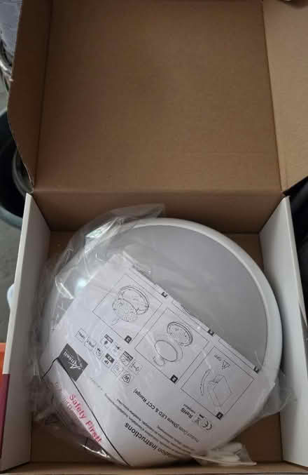 Photo of free Light LED - ceiling / wall bulkhead (Kingwood Common RG9) #3