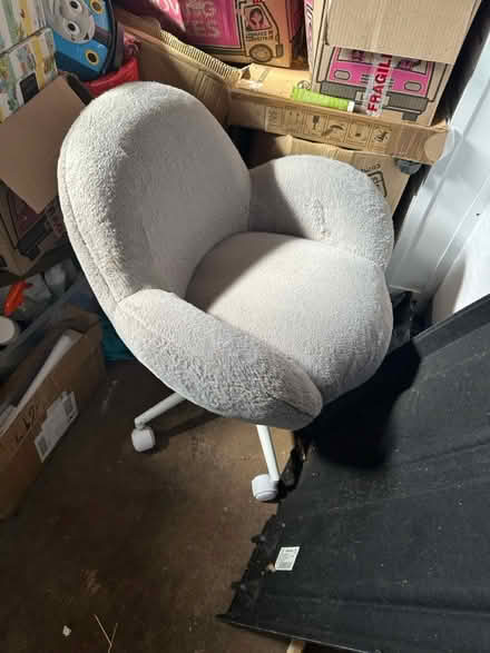 Photo of free Fluffy armchair (IG9) #1