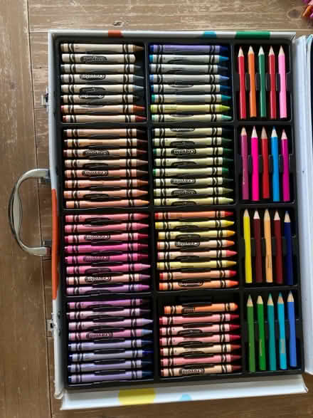 Photo of free Crayola pen set; & misc pen, pencil (HD7, Golcar) #3