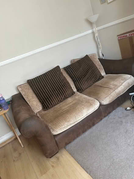 Photo of free Sofas, Dining Table, 6 Dining Chairs and Nest of Tables (Bankfoot BD5) #4
