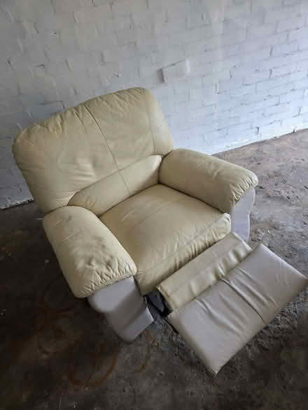 Photo of free recliner (manual) 1 seat armchair L/Spa (Radford Semele CV31) #2