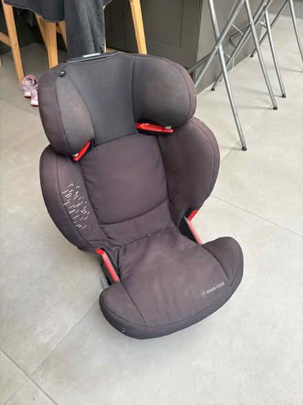Photo of free Child car seat with isofix (Teddington TW11) #1