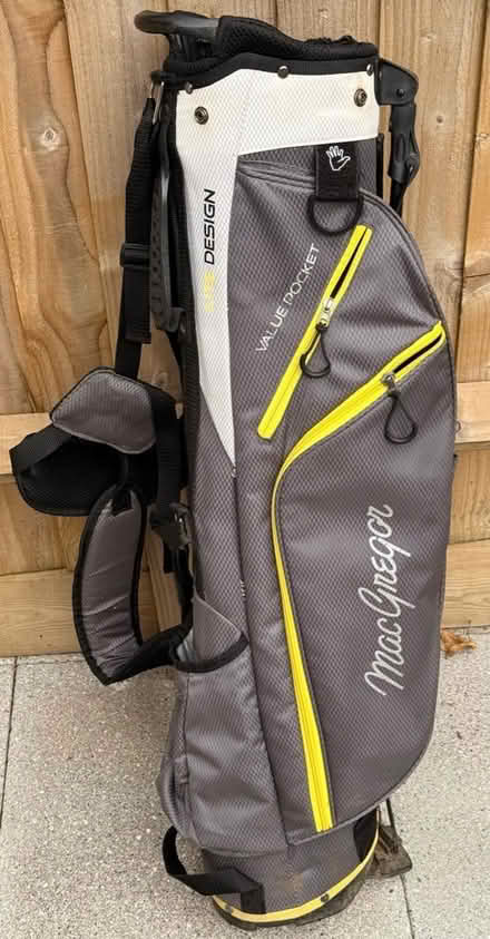 Photo of free 🏌🏾‍♀️Golf Carry Bag (Chipping Barnet EN5) #1