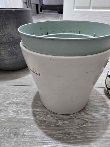 Photo of free Mix of plant pots (Copthorne RH10) #3