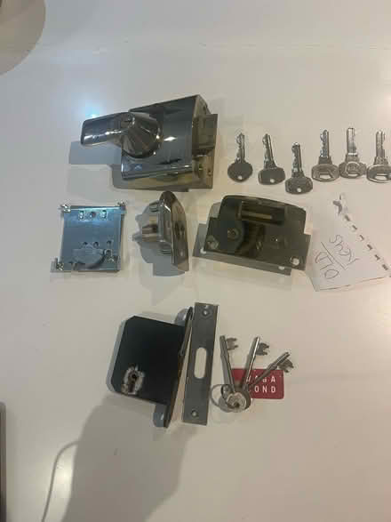 Photo of free 2 front door locks - Yale and deadlock (Lavender Hill SW11) #1