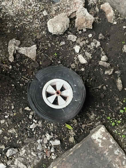Photo of free Wheelbarrow (The Grange EH9) #3