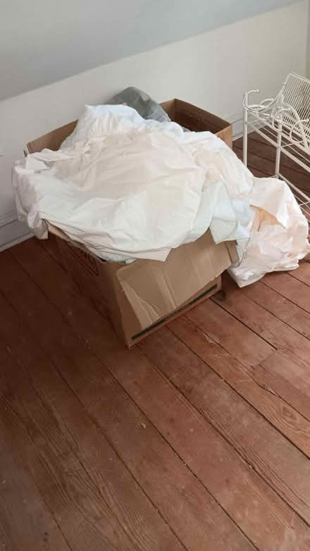 Photo of free Pillows and bedding (19095) #1