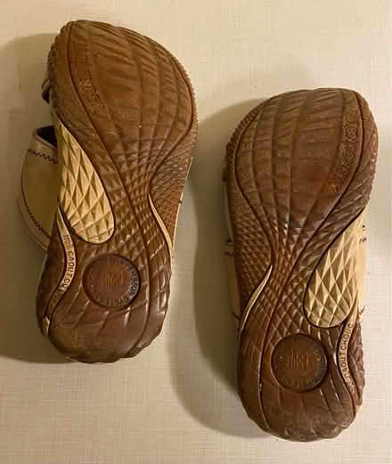 Photo of free Ladies sandals (Size 5-1/2) (Bloor/ The West Mall) #2