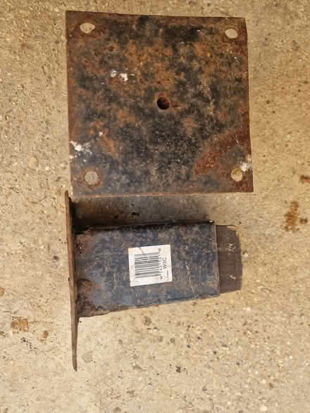 Photo of free X2 metposts fence boots 75 x 75 (Seaford BN25) #2