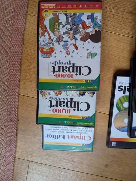 Photo of free Clipart cds (Woolstone MK15) #2