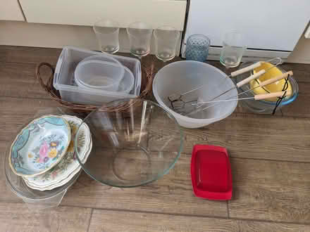 Photo of free Various kitchen items (Brondesbury NW2) #1