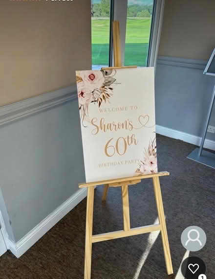 Photo of easel (Gu15) #2