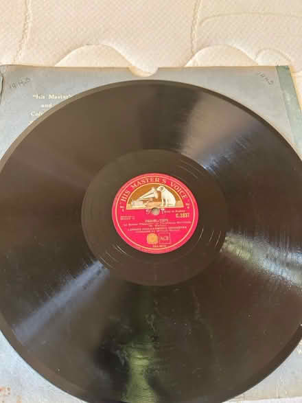 Photo of free Old 78rpm records (South Lopham IP22) #1