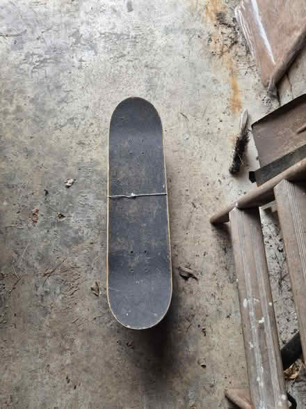 Photo of free Skateboard (Clerwood EH12) #4