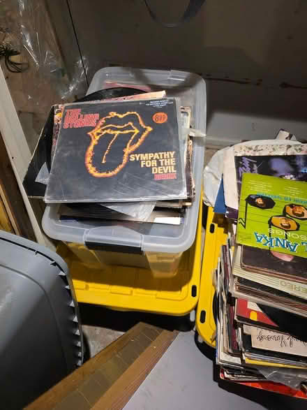 Photo of free 1000 free 12" vinyl records (Fishtown) #3