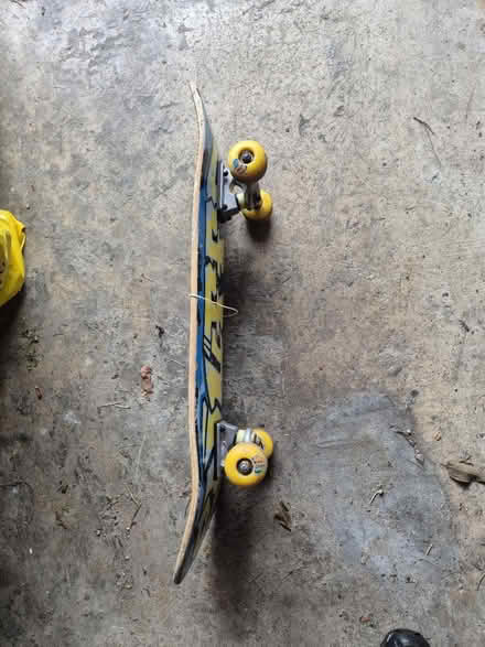 Photo of free Skateboard (Clerwood EH12) #1