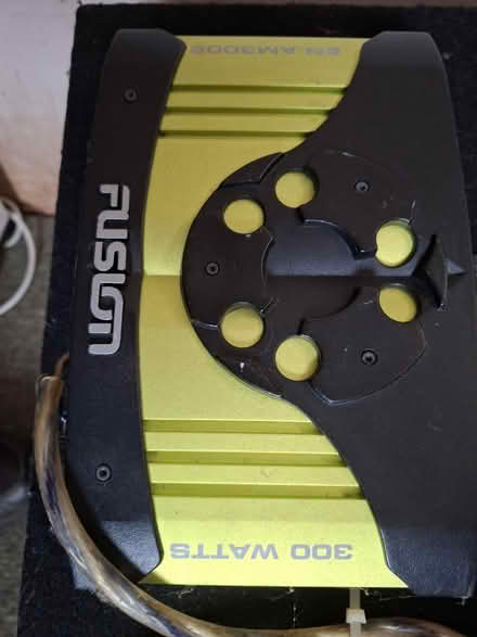 Photo of free Car stereo amplifier and subwoofer (HP21 Aylesbury) #1