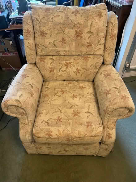 Photo of free Electric recliner chair (Hartlebury DY11) #1