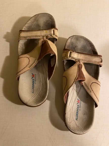Photo of free Ladies sandals (Size 5-1/2) (Bloor/ The West Mall) #1