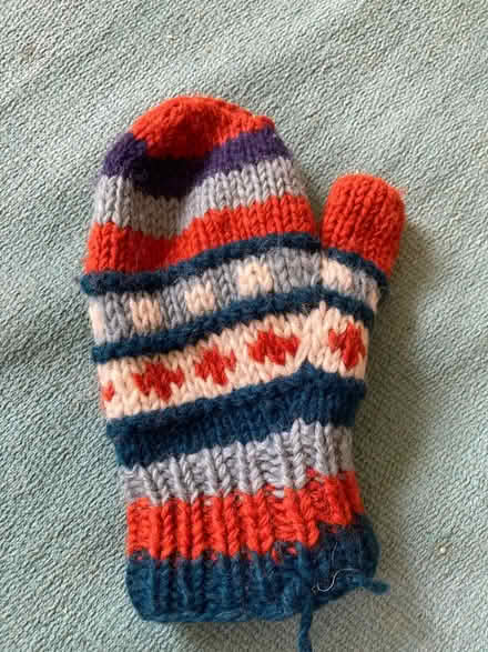 Photo of Man’s mitten (Crockerton, BA12) #1