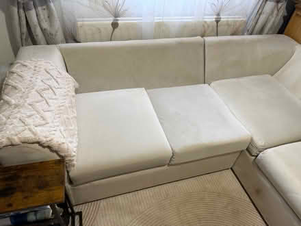 Photo of free Sofa (Rh98ls) #2