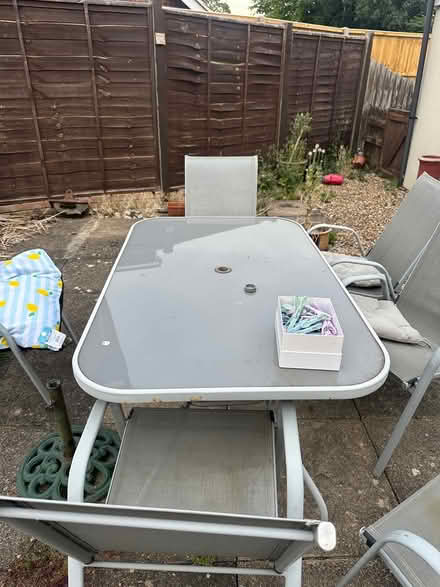 Photo of free Garden table (Mentmore road LU7) #1
