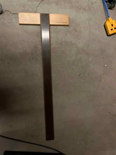 Photo of free T-square (Broad Green L14) #1