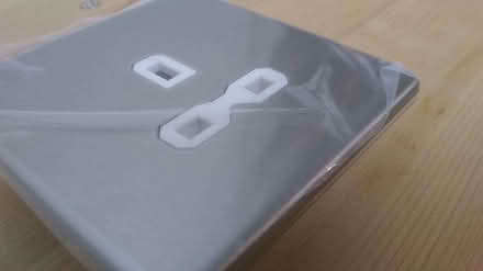 Photo of free Single electrical socket face-plate, "Knightsbridge". (Levenshulme M12) #1