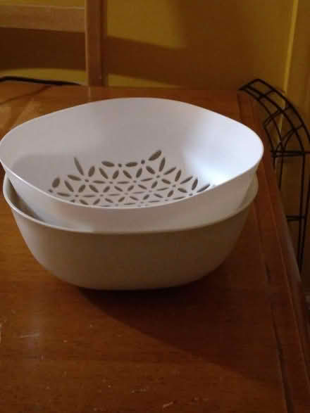 Photo of free colander & bowl (south yardley B25) #3