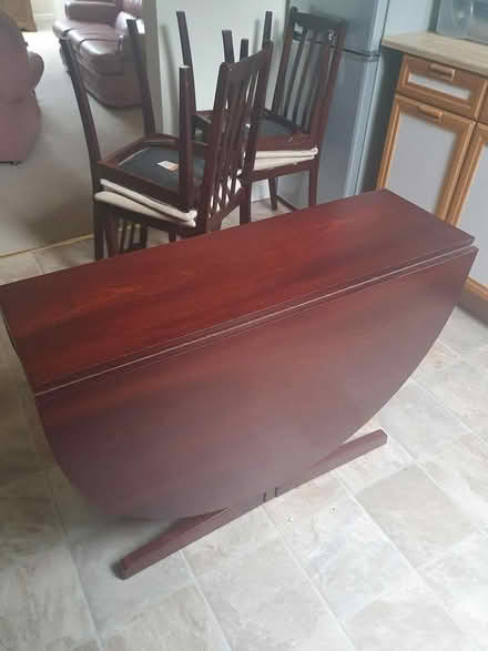 Photo of free Sofa & Chairs, Table & Chairs (Kings Langley WD4) #4
