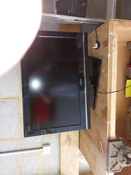 Photo of free sony Bravia 32 inch television (Maybury Hill GU22) #1