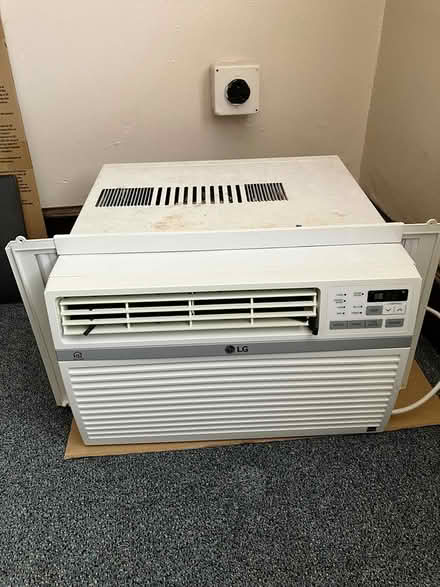 Photo of free Window air conditioning unit (Downtown Olympia) #2