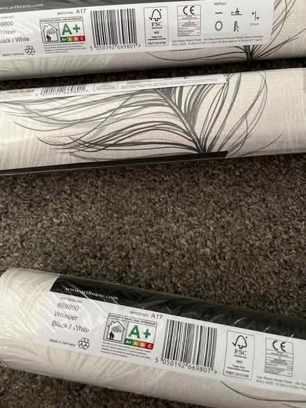 Photo of free New wall paper 6 rollls (Tamworth B77) #3