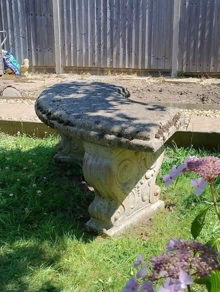 Photo of free Concrete garden seat (Butts Ash SO45) #4